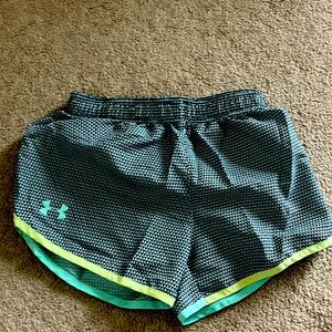 Girls Under Armour Lightweight Shorts (M)